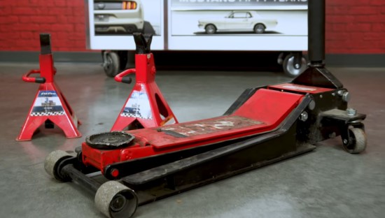 10 Must-Have Garage Items for Home Mechanics